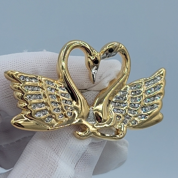Vintage Butler Pair Of Swans Crystal Goldtone Brooch #650 - Picture 8 of 10